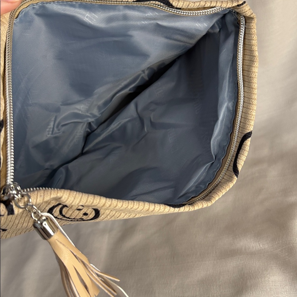 BOYATU Smiley Face Beauty Bag - Picture 5 of 8